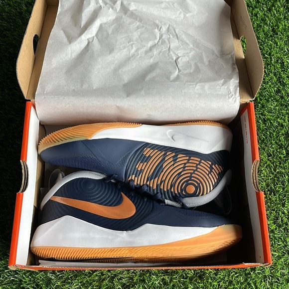 NIKE Team Hustle Basketball Sneakers size 7 youth - Picture 9 of 10